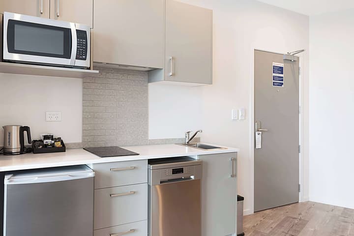 Ramada Suites By Wyndham Victoria Street West