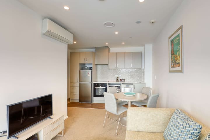 Ramada Suites By Wyndham Victoria Street West