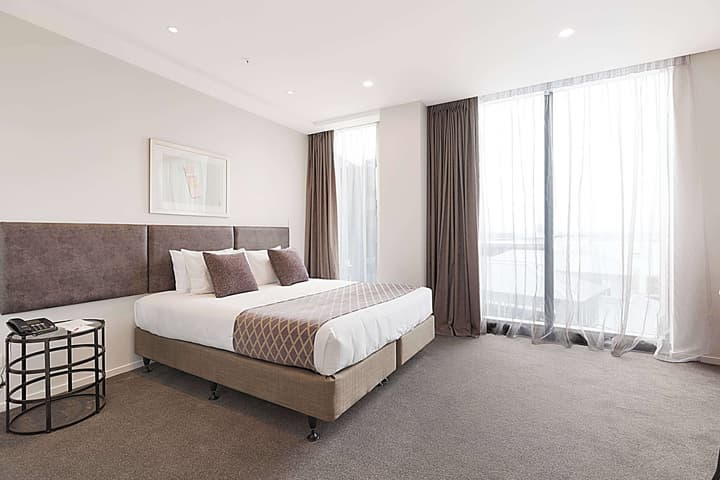 Ramada Suites By Wyndham Victoria Street West