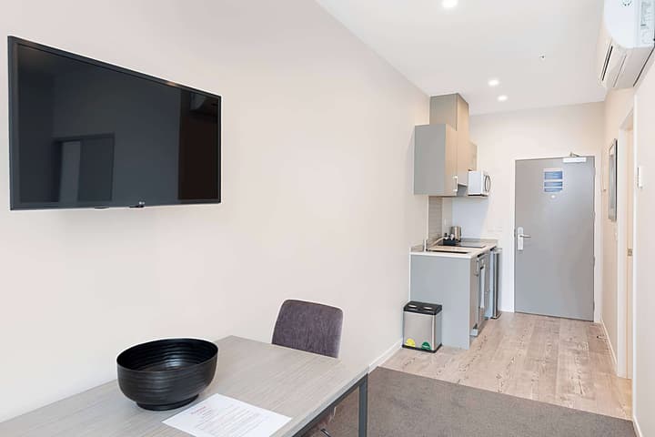 Ramada Suites By Wyndham Victoria Street West
