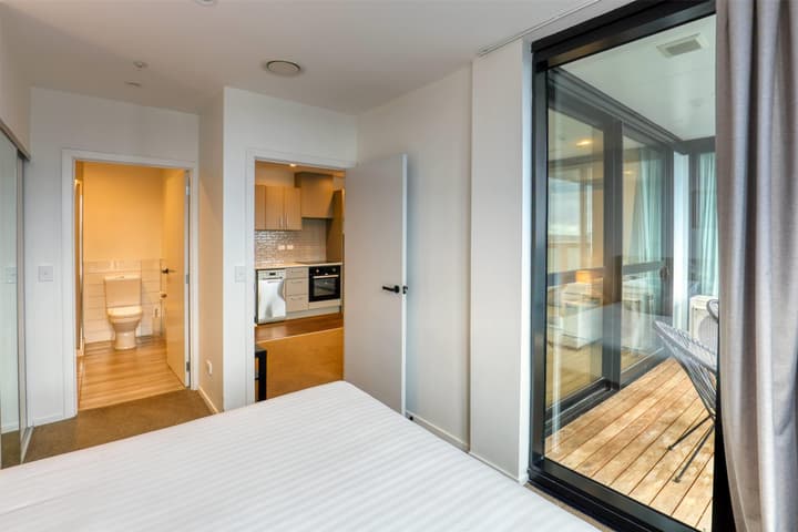 Ramada Suites By Wyndham Victoria Street West