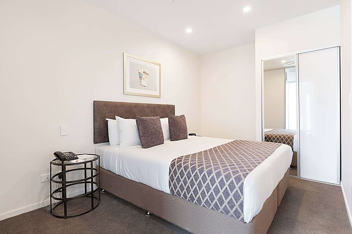 Ramada Suites By Wyndham Victoria Street West