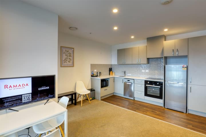 Ramada Suites By Wyndham Victoria Street West