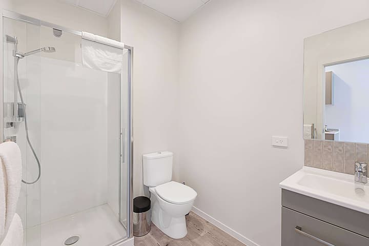 Ramada Suites By Wyndham Victoria Street West