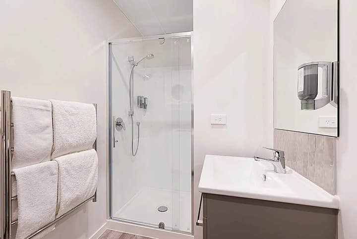 Ramada Suites By Wyndham Victoria Street West