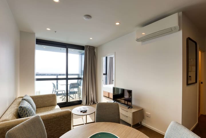 Ramada Suites By Wyndham Victoria Street West