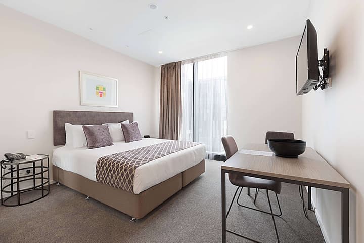 Ramada Suites By Wyndham Victoria Street West