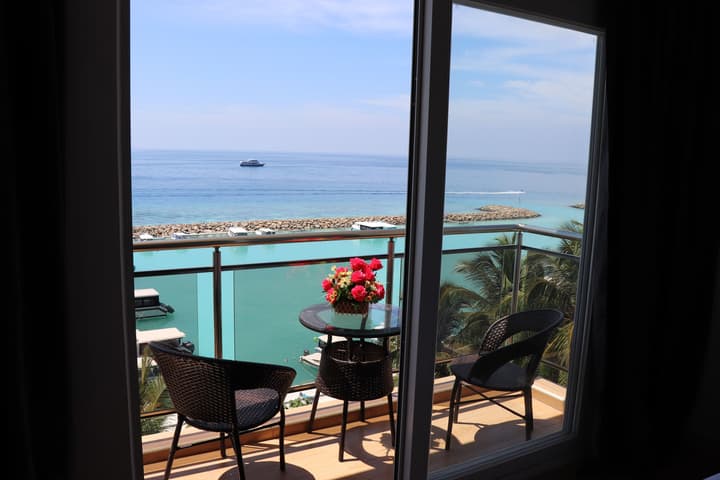 iCom Marina Sea View