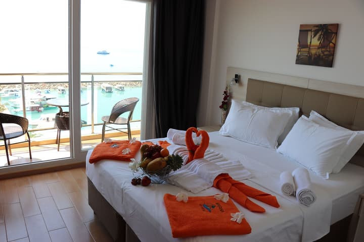 iCom Marina Sea View