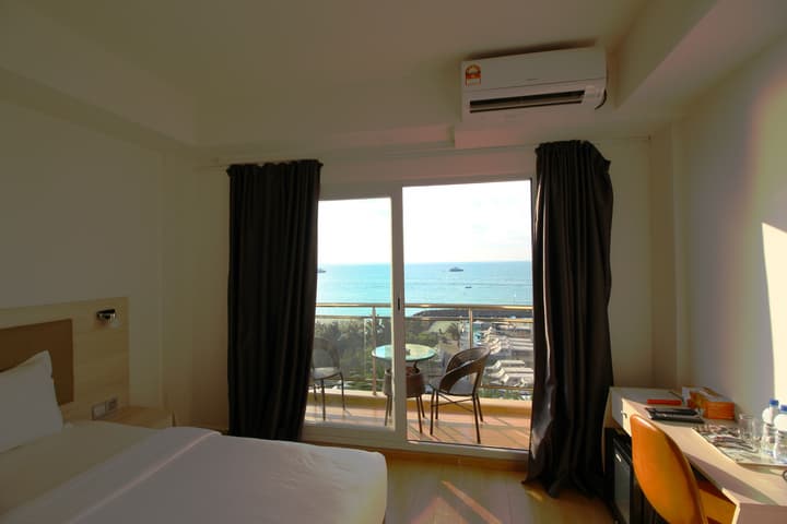 iCom Marina Sea View
