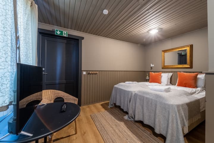 Riverfront Lodge