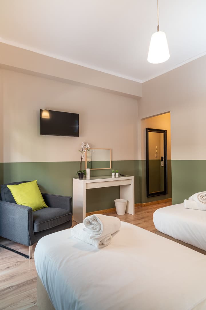 Hotel Tier