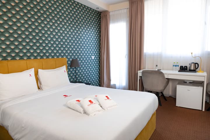 City Plaza Apartments & Rooms