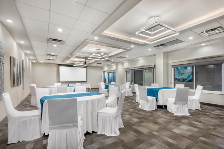 Executive Residency by Best Western Calgary City View North