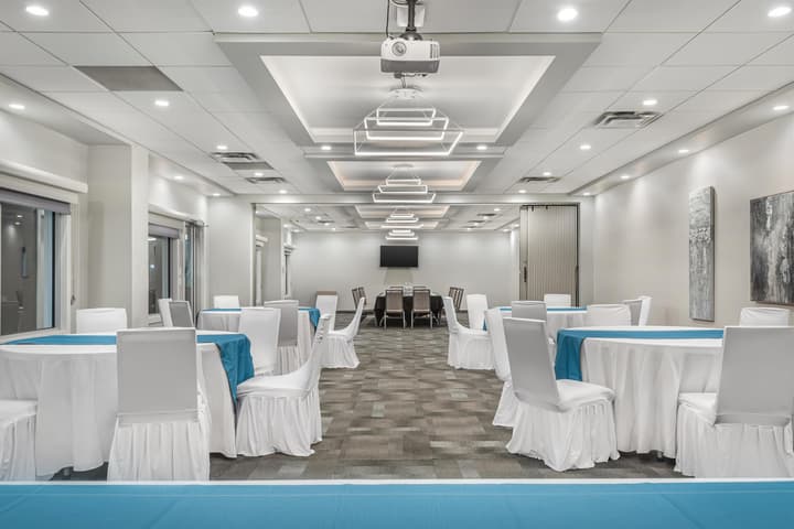 Executive Residency by Best Western Calgary City View North