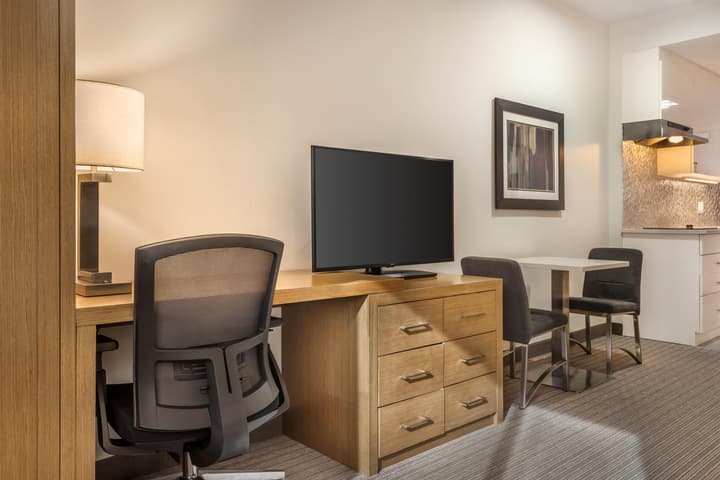 Executive Residency by Best Western Calgary City View North