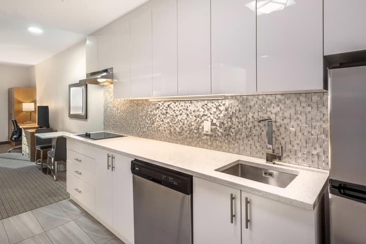 Executive Residency by Best Western Calgary City View North