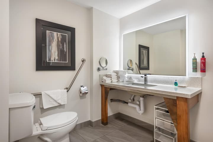 Executive Residency by Best Western Calgary City View North