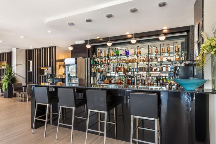 Executive Residency by Best Western Calgary City View North