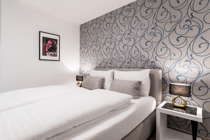 Best Western Plus Celebrity Suites