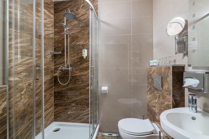 Best Western Plus Celebrity Suites