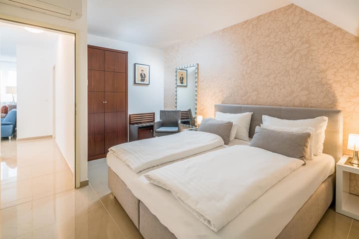 Best Western Plus Celebrity Suites