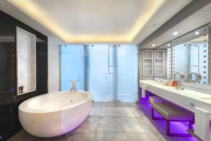 Planet Hollywood Cancun Adult Scene by Royalton, An Autograph Collection® All-Inclusive Resort - Adults Only