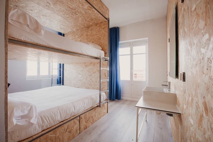 SubUp Hostel