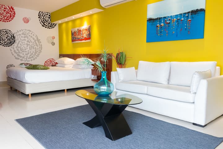 Shoshana Hotel Boutique