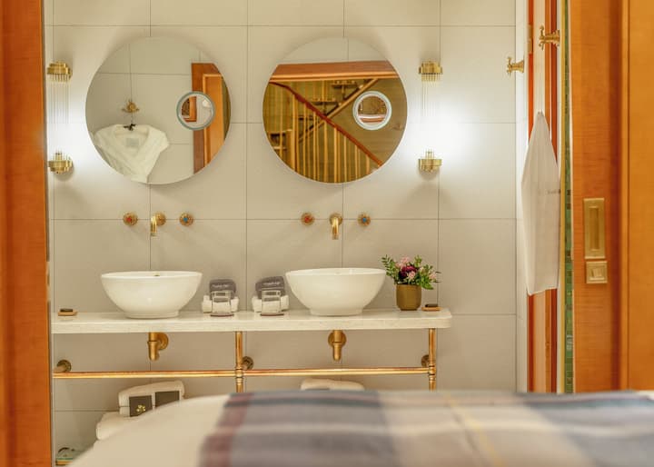 Fingal - A Luxury Floating Hotel