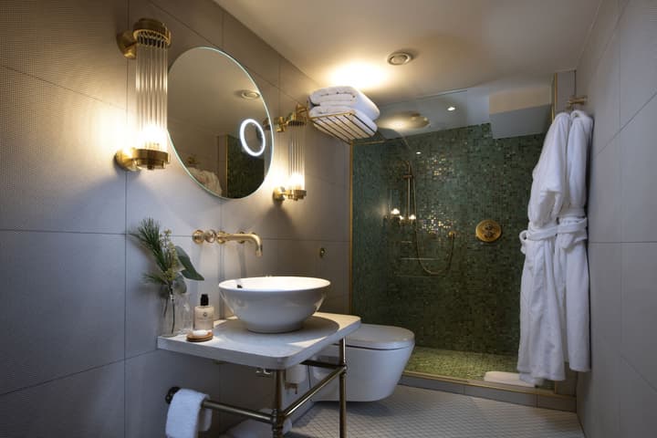Fingal - A Luxury Floating Hotel