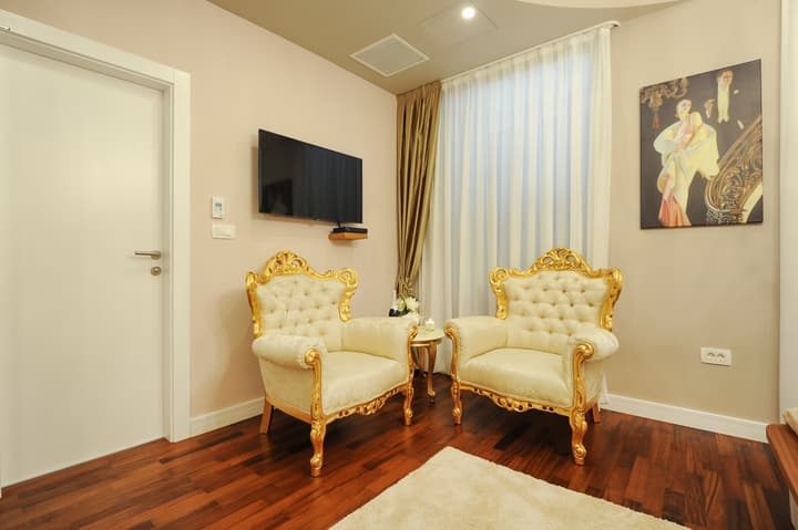 Silver & Gold Luxury Rooms