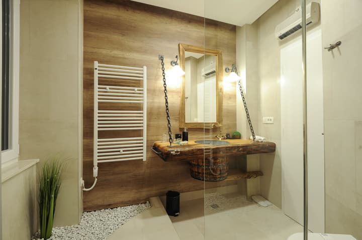 Silver & Gold Luxury Rooms