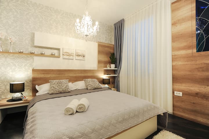 Silver & Gold Luxury Rooms