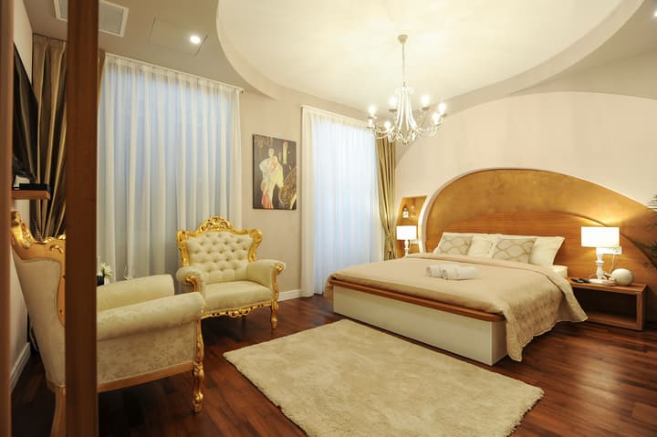 Silver & Gold Luxury Rooms