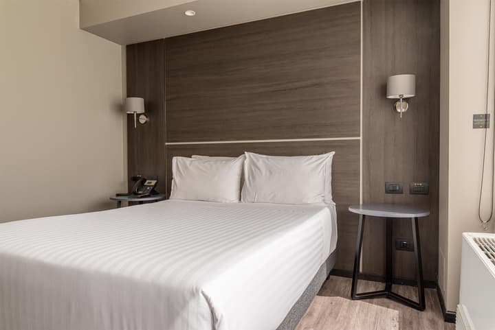 Ola Santiago Providencia, Tapestry Collection by Hilton