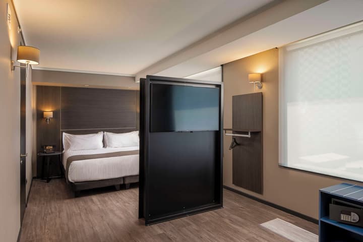 Ola Santiago Providencia, Tapestry Collection by Hilton