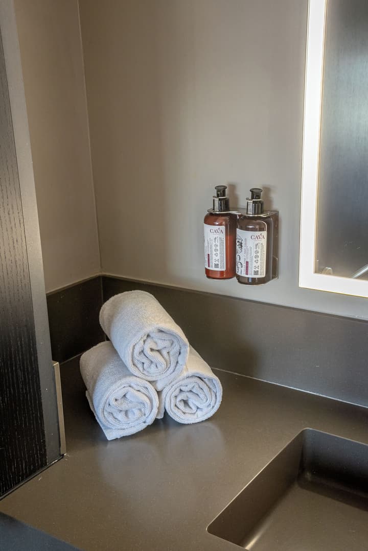 Ola Santiago Providencia, Tapestry Collection by Hilton