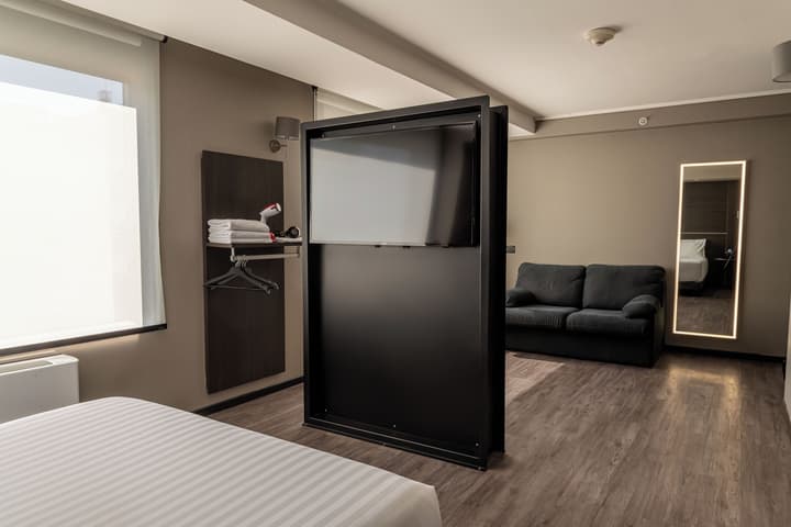 Ola Santiago Providencia, Tapestry Collection by Hilton