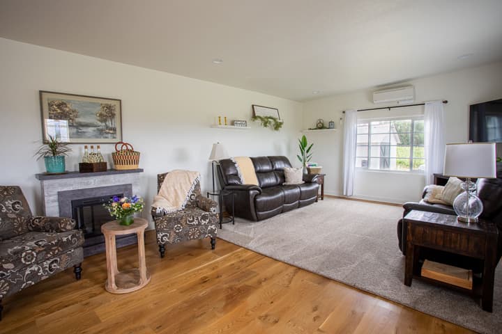 Hummingbird Estate Wine & Suites