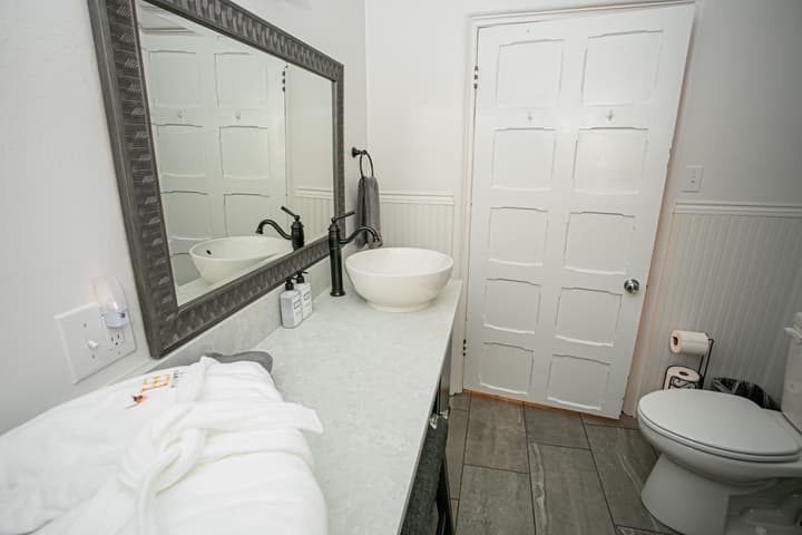 Hummingbird Estate Wine & Suites