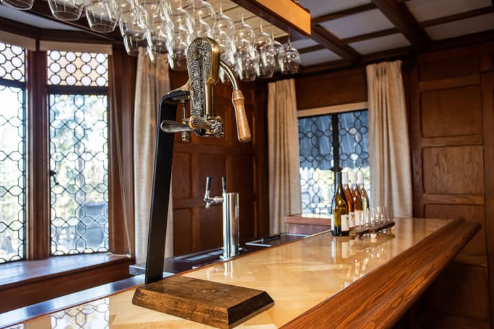 Hummingbird Estate Wine & Suites