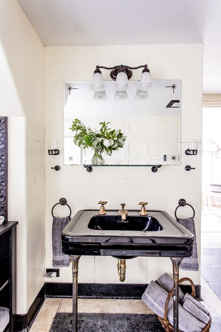 Hummingbird Estate Wine & Suites