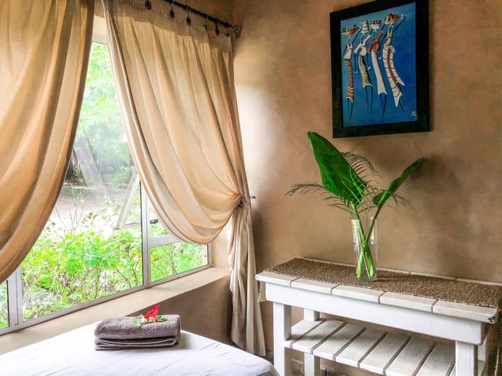 Ingwenya Lodge