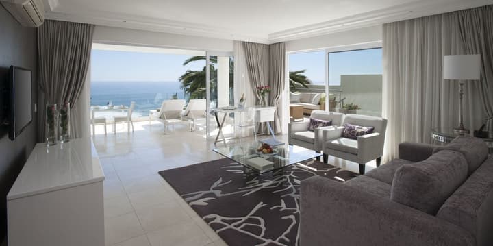 The Clarendon - Bantry Bay