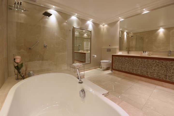 The Clarendon - Bantry Bay