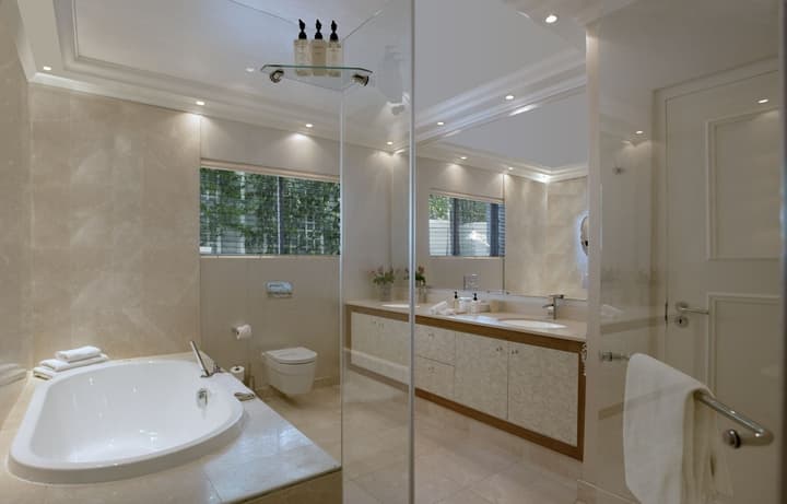 The Clarendon - Bantry Bay
