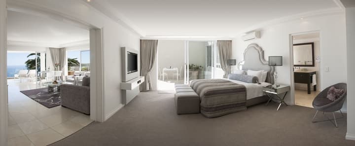 The Clarendon - Bantry Bay