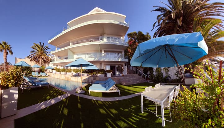 The Clarendon - Bantry Bay