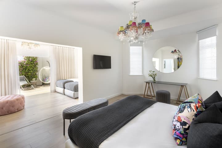 The Clarendon - Fresnaye